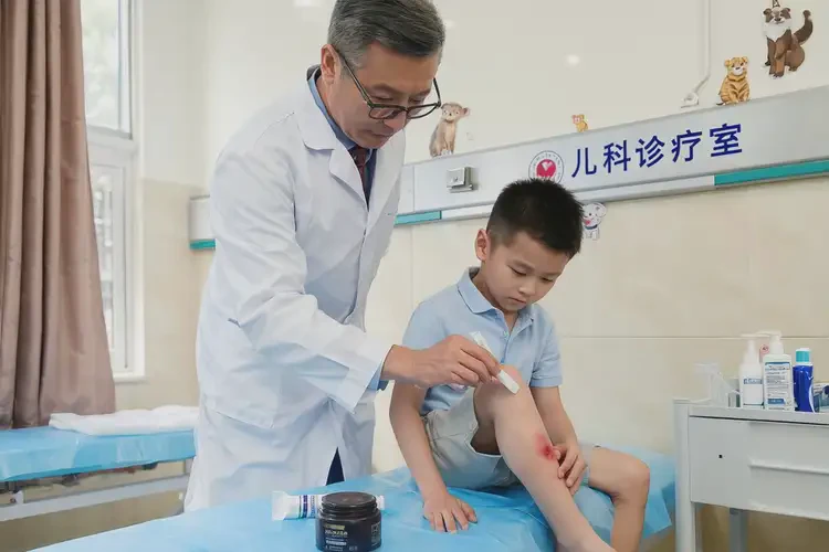 少兒大腿上偶爾起濕疹能夠徹底治愈嗎(圖3)