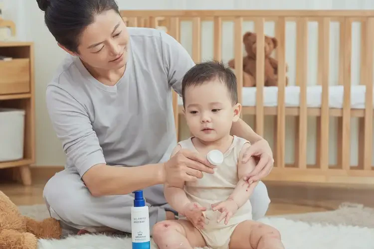 婴幼儿脸上容易起湿疹不管它会自己好吗(图3)