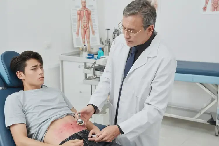 青年人肚子上起濕疹能夠徹底治愈嗎(圖1)