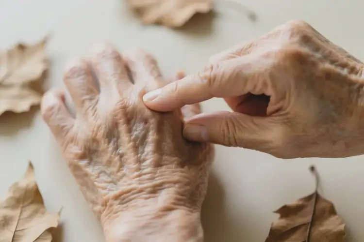 高齡老人身上經(jīng)常起濕疹能徹底自愈嗎(圖2)