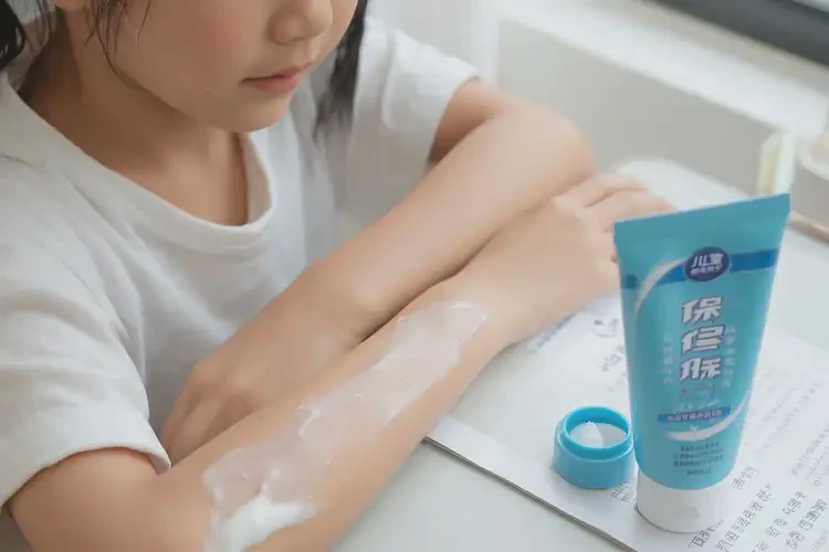 小學(xué)生手臂長濕疹不管它會自己好嗎(圖1)