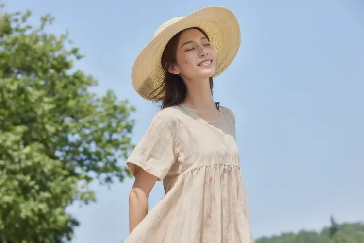 女性脖子上起濕疹可不可以徹底自愈(圖1)