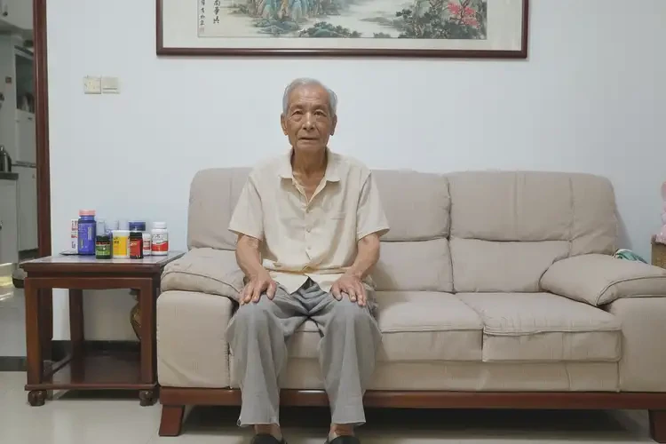 老年人大腿有濕疹能夠徹底治愈嗎(圖1)