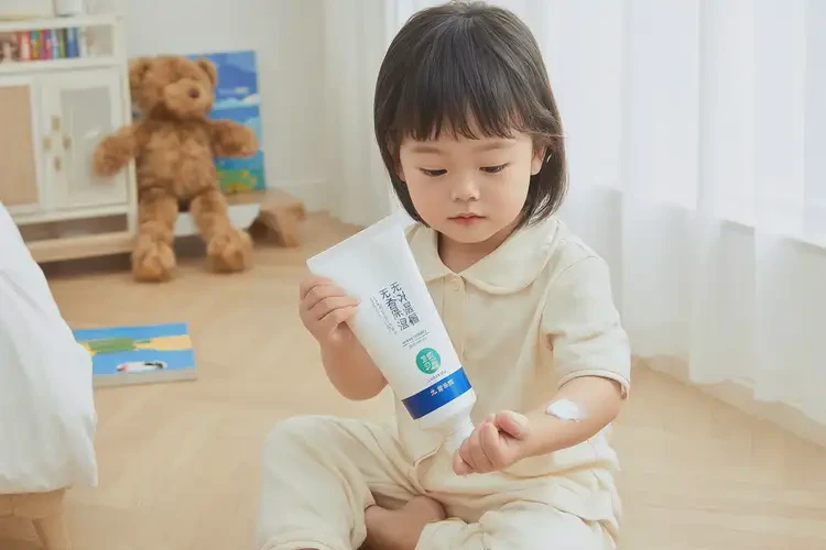 小孩脖子有濕疹可不可以根治(圖2)