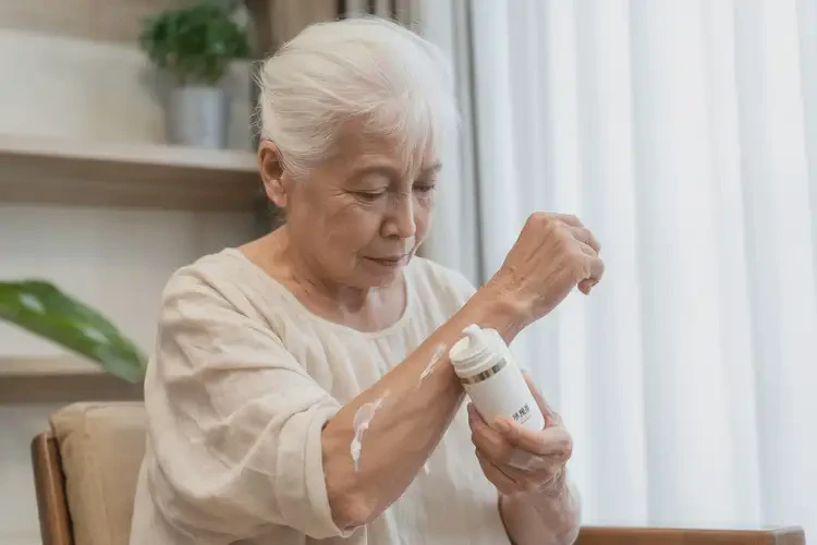 高齡老人手臂經(jīng)常起濕疹能不能根治(圖2)