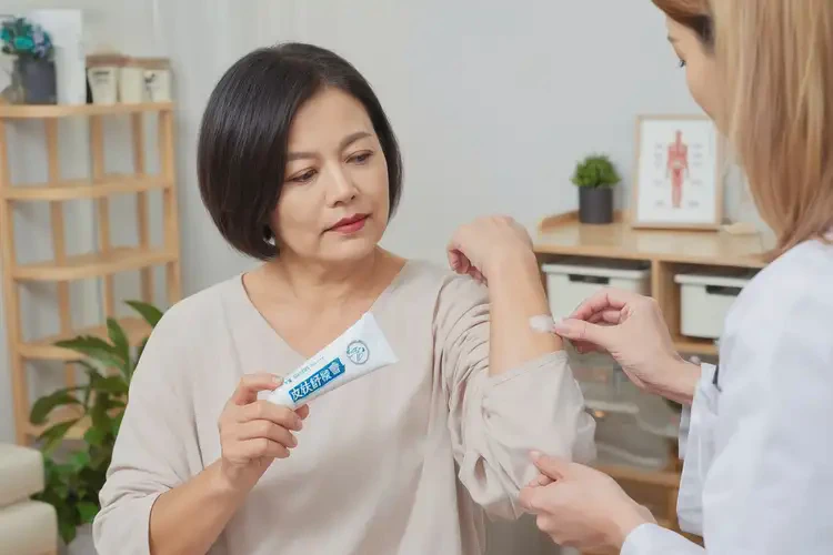 哺乳期媽媽身上容易起濕疹能不能根治(圖2)