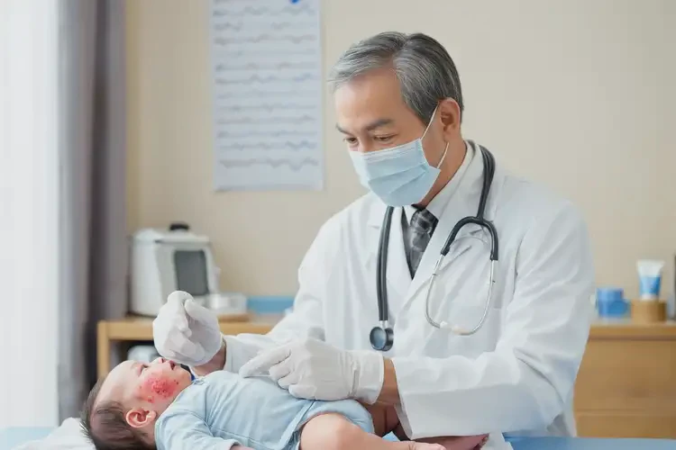 嬰兒脖子上經(jīng)常起濕疹能夠徹底治愈嗎(圖3)