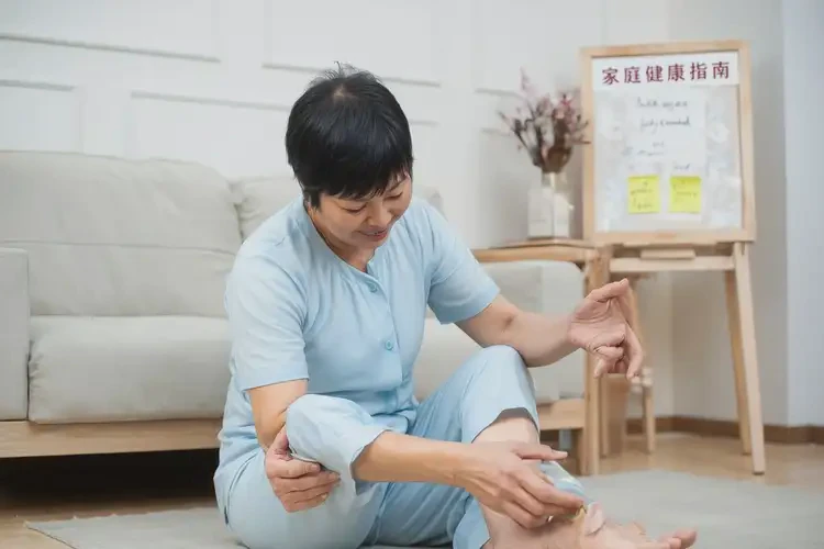 小孩脚上经常长湿疹能够彻底治愈吗(图1)