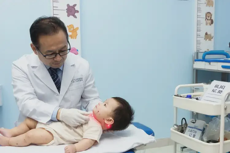 嬰幼兒脖子起濕疹可不可以根治(圖1)