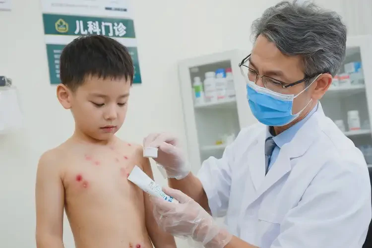 幼兒肚子上出現(xiàn)濕疹可以徹底自愈嗎(圖3)