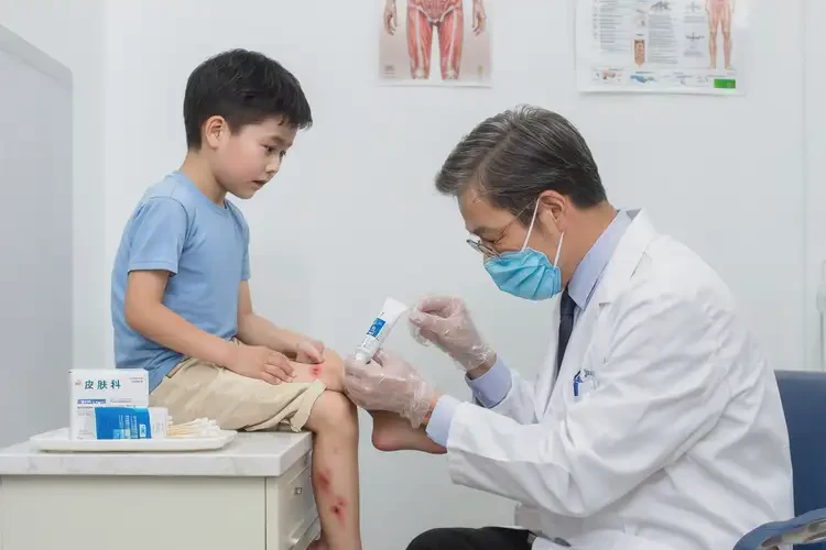 孩子腳上長(zhǎng)濕疹可不可以根治(圖3)