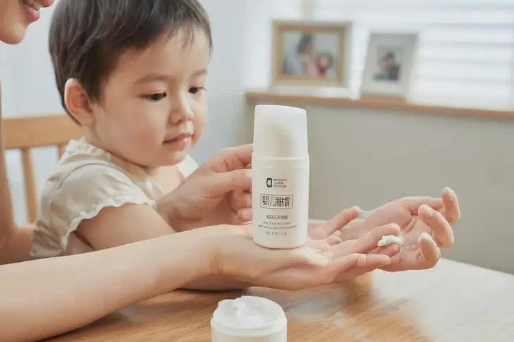 幼兒手上經(jīng)常長濕疹可不可以根治(圖2)