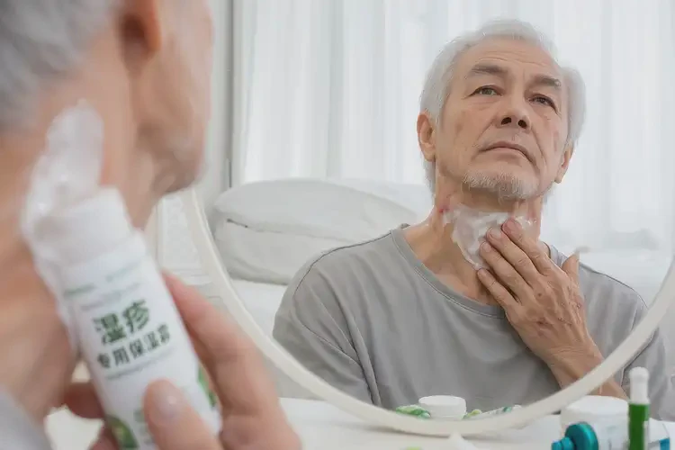 老人脖子出濕疹可以徹底自愈嗎(圖4)