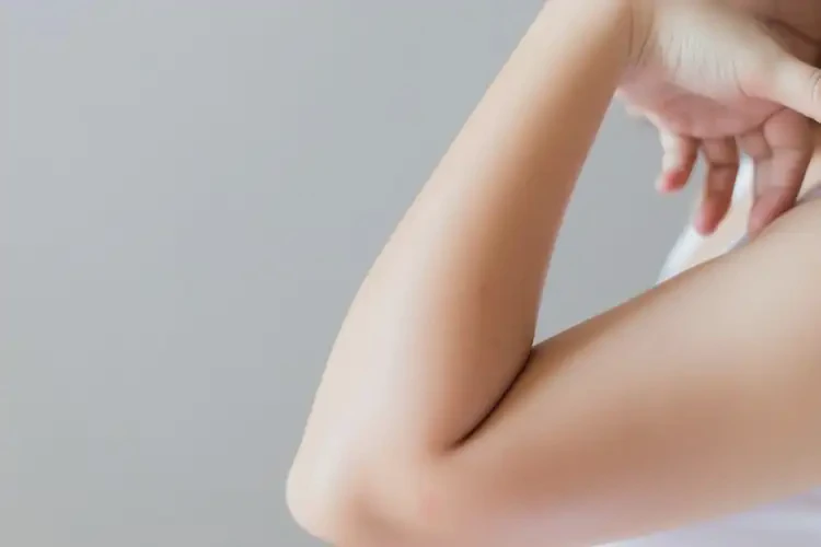 產(chǎn)婦手臂偶爾起濕疹不管它會自己自愈嗎(圖2)