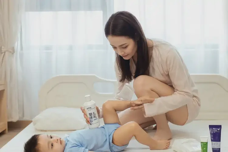 少兒大腿容易長(zhǎng)濕疹能靠自己自愈嗎(圖1)