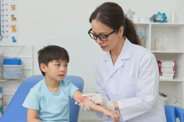 少兒手臂上偶爾長(zhǎng)濕疹能徹底自愈嗎(圖1)