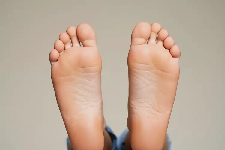 青少年腳上偶爾長(zhǎng)濕疹可以徹底自愈嗎(圖1)