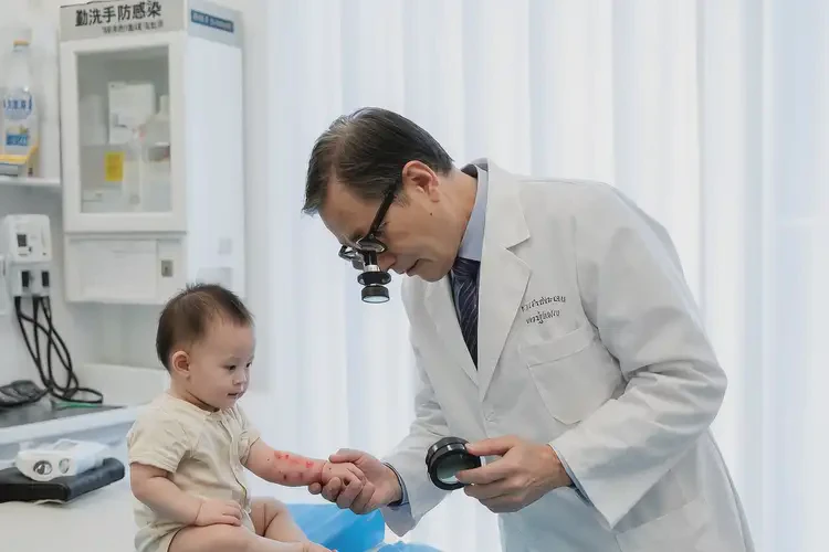 寶寶手臂上出現(xiàn)濕疹能靠自己自愈嗎(圖2)