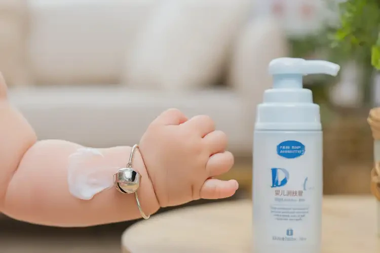 小兒手臂有濕疹不管它會(huì)自己好嗎(圖3)