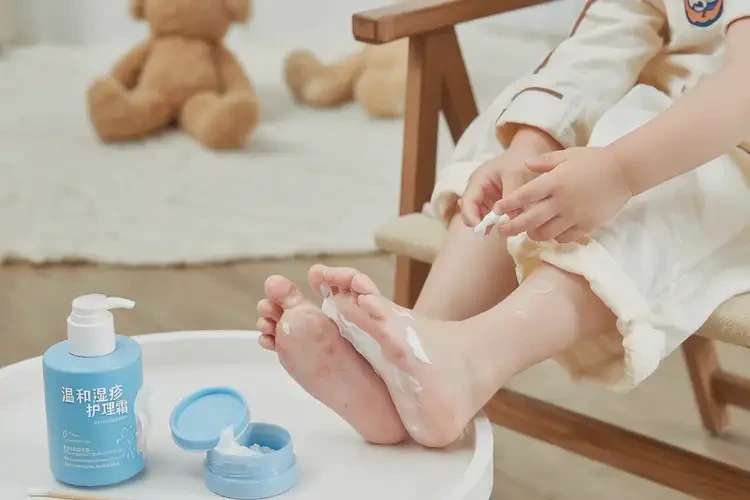 孩子腳上偶爾起濕疹不管它會自己自愈嗎(圖2)