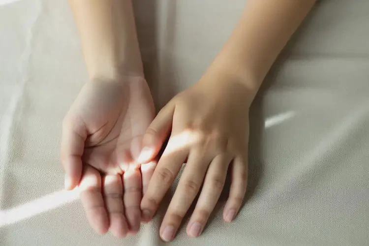 女生手上出濕疹能夠徹底治愈嗎(圖4)