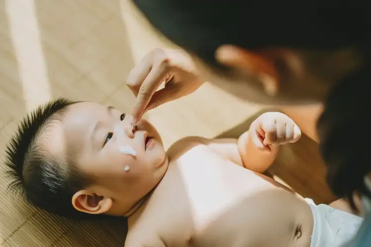 寶寶臉上經(jīng)常起濕疹可不可以根治(圖1)