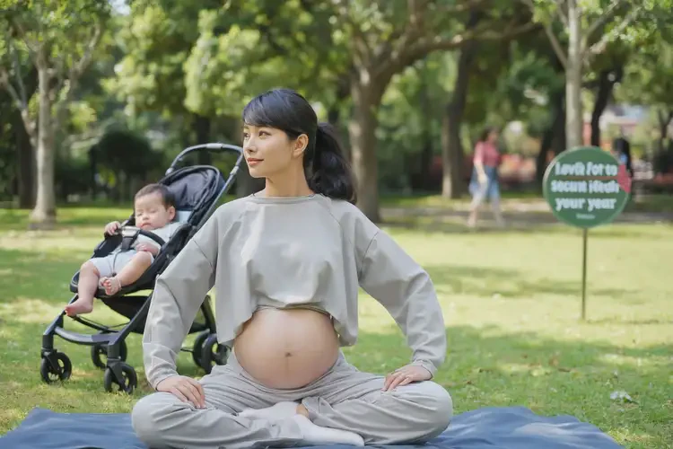 哺乳期媽媽臉上經(jīng)常長(zhǎng)濕疹能不能根治(圖1)