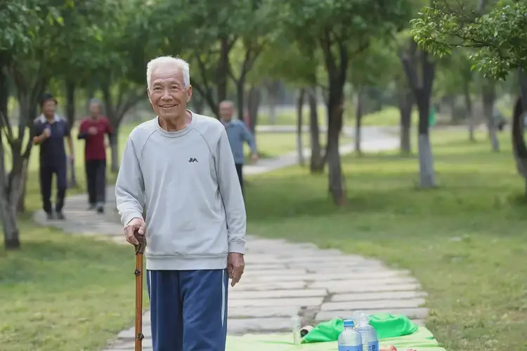 高齡老人面部偶爾起濕疹可以徹底自愈嗎(圖1)