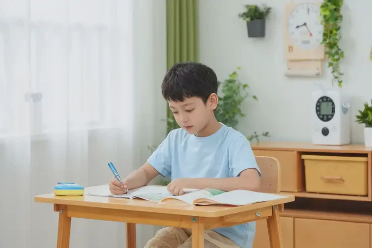 小學(xué)生臉上容易長濕疹不管它會(huì)自己自愈嗎(圖1)