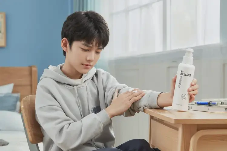 青少年臉上偶爾長濕疹可不可以根治(圖1)