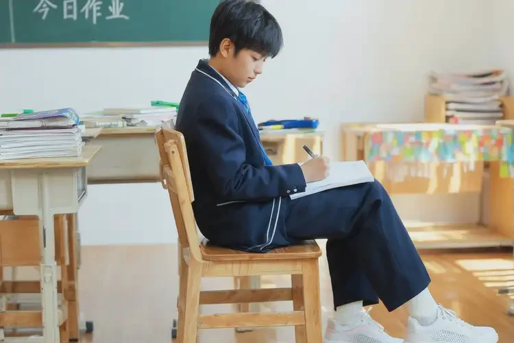 中學(xué)生腳上經(jīng)常起濕疹可不可以根治(圖2)