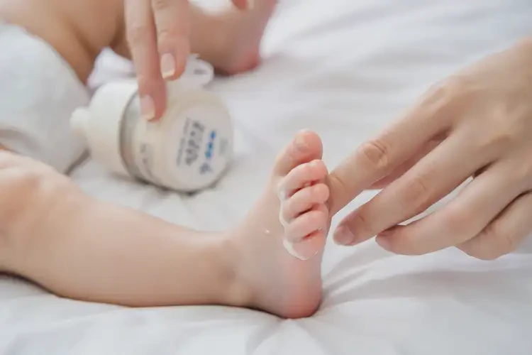 嬰兒腳上偶爾長(zhǎng)濕疹可不可以根治(圖3)