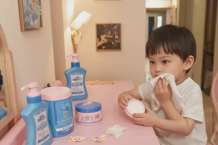 少兒四肢偶爾起濕疹不管它會(huì)自己自愈嗎(圖2)