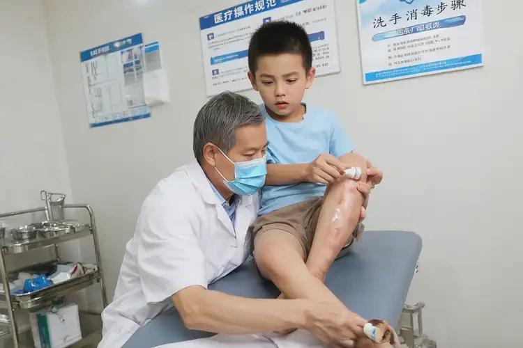 小兒大腿上經(jīng)常長濕疹不管它會自己好嗎(圖3)