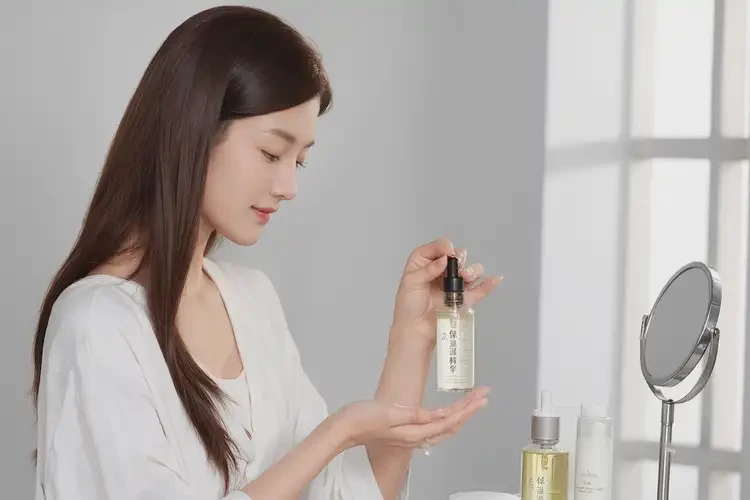 女生臉上起濕疹能夠徹底治愈嗎(圖2)