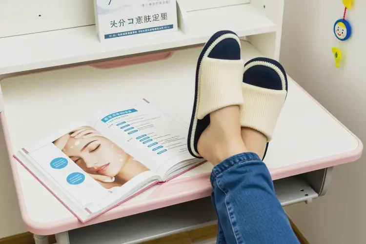 中学生脚上出湿疹能够彻底治愈吗(图1)