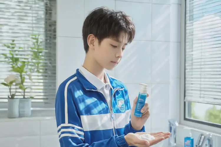 中學(xué)生小腿上偶爾長(zhǎng)濕疹可不可以根治(圖1)