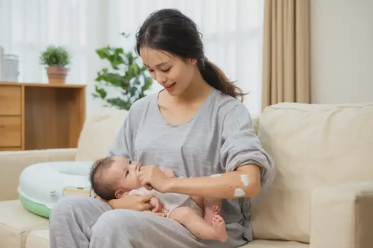 哺乳期媽媽手臂長(zhǎng)濕疹能徹底自愈嗎(圖2)