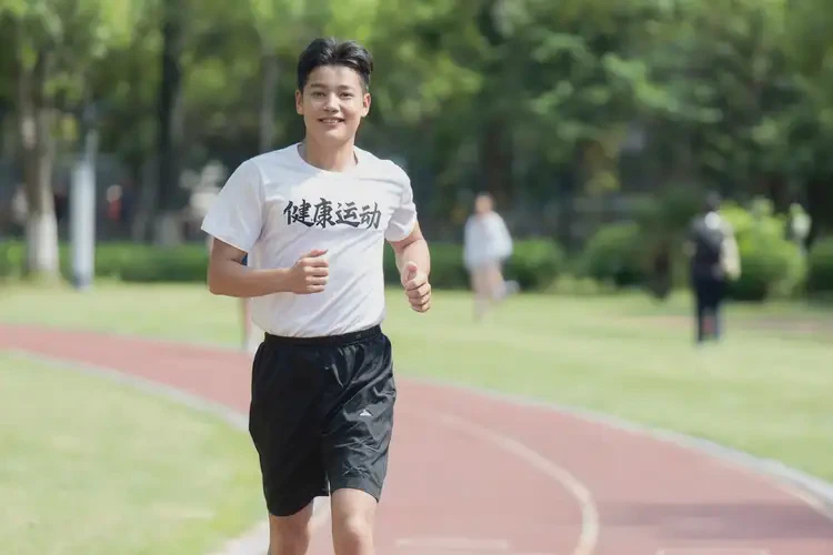 青少年小腿上容易起濕疹能夠徹底治愈嗎(圖1)