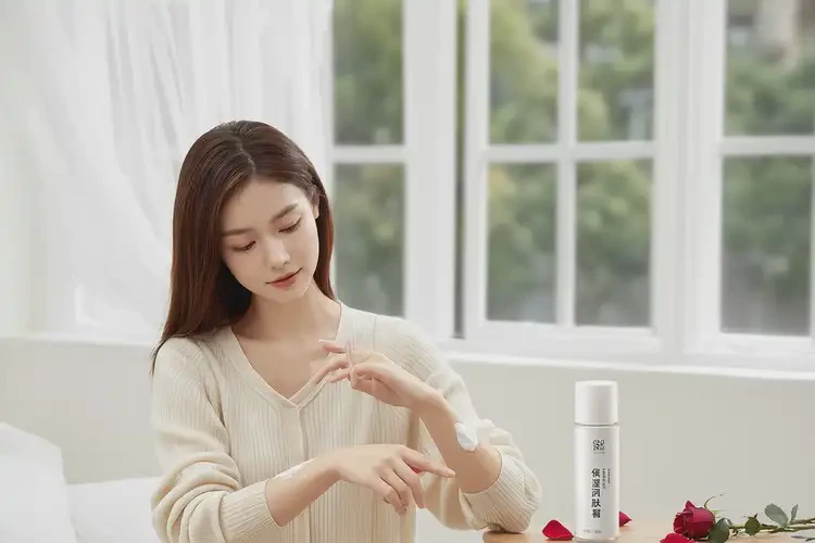 女性手臂上容易長濕疹不管它會自己自愈嗎(圖2)