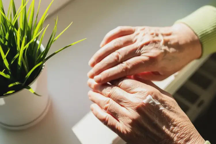 老年人手上出现湿疹可不可以彻底自愈(图4)