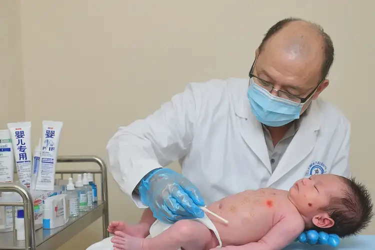 新生儿肚子上有湿疹可不可以根治(图3)