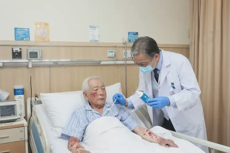 高齡老人屁股容易長(zhǎng)濕疹不管它會(huì)自己痊愈嗎(圖2)