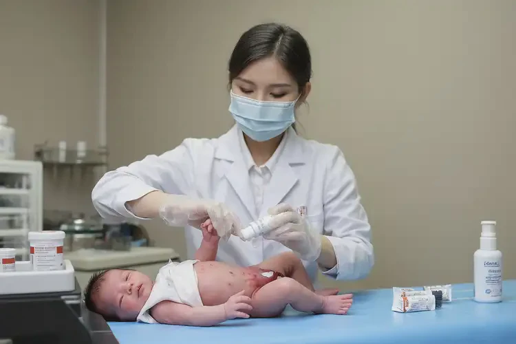 新生兒手上經(jīng)常起濕疹可不可以根治(圖3)