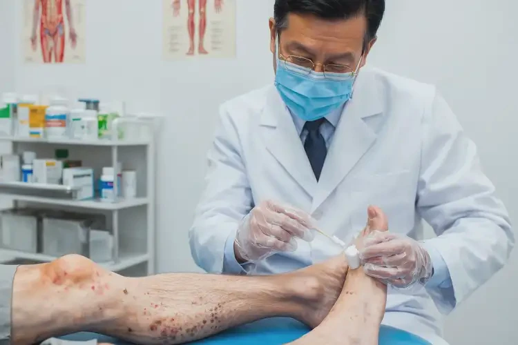 老年人小腿偶爾起濕疹可不可以根治(圖3)