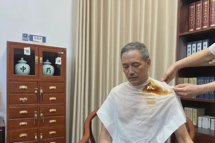 女性脖子偶爾起濕疹可不可以根治(圖1)