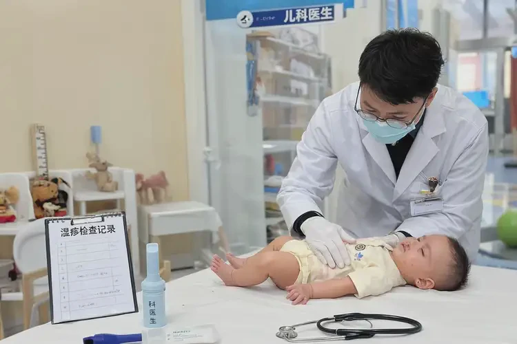 嬰幼兒肚子偶爾長(zhǎng)濕疹不管它會(huì)自己自愈嗎(圖1)