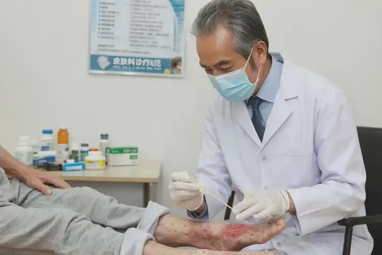 老年人大腿上出現(xiàn)濕疹可不可以根治(圖3)