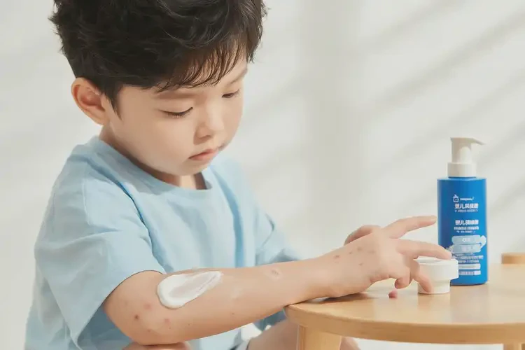 幼兒手臂上偶爾起濕疹不管它會(huì)自己痊愈嗎(圖2)