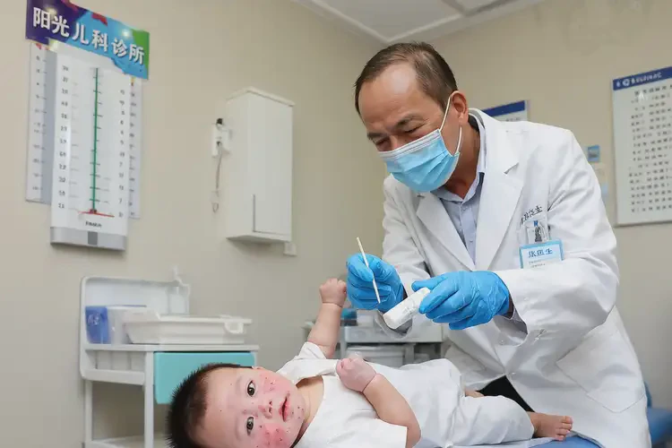 嬰幼兒臉上偶爾長濕疹不管它會自己好嗎(圖3)